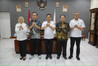 Foto Bersama Wali Kota Kotamobagu dan Kepala BPKP Perwakilan Sulut, Foto Kominfo KK