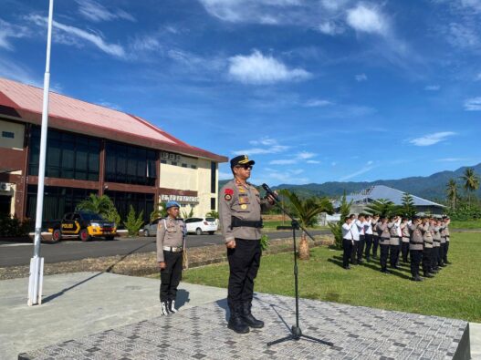 Kapolres Boltim saat memimpin Apel 