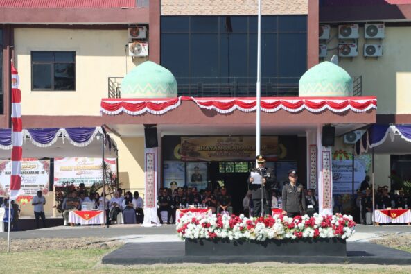 AKBP Golfried saat menjadi inspektur upacara pada HUT Bhayangkara ke 80 Tahun di polres Boltim 