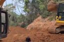 Pj Sangadi Atoga Timur saat menghentikan Aktivitas PETI di Lokasi Mintu (Foto  Istimewa)