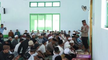 Program Jumat Keliling, Kapolres Kotamobagu AKBP Abdul Kholik Salat Jumat di Masjid Al Ihsan Moyag