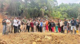 Tim Terpadu Pemkab Boltim Saat Meninjau Lokasi Mintu (Foto  Gisel)