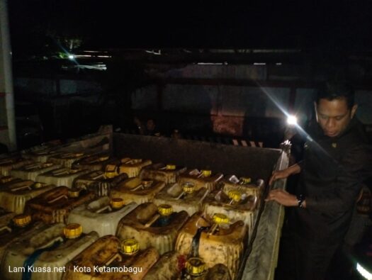 Wali Kota saat memeriksa Kendaraan pengangkut BBM (Foto Lamk)