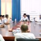 Wakil Bupati Boltim saat pimpin Rapat. Foto Istimewa