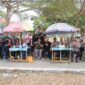 Kapolres Kotamobagu foto bersama usai bincang ringan dengan warga di warung kopi